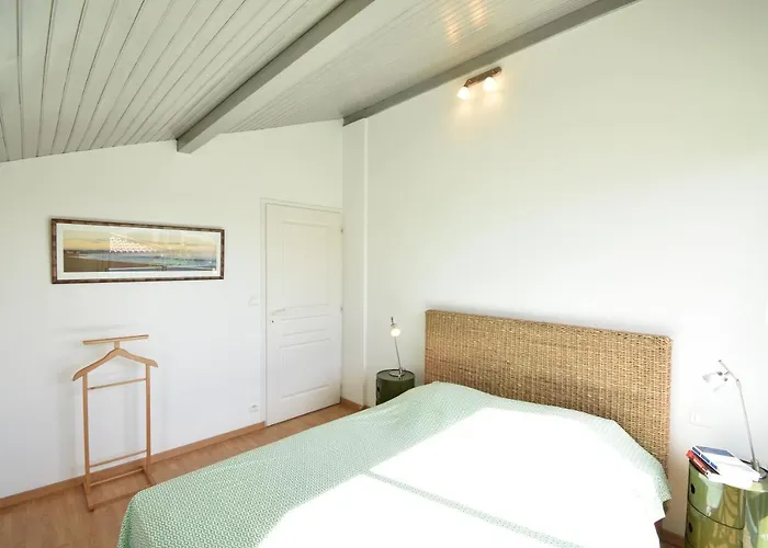 Square Leon Desclaux - Confortable Contemporaine Avec Piscine Villa